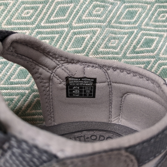 Keen Seacamp Youth Sandals in Gray & Rose - Picture 10 of 11